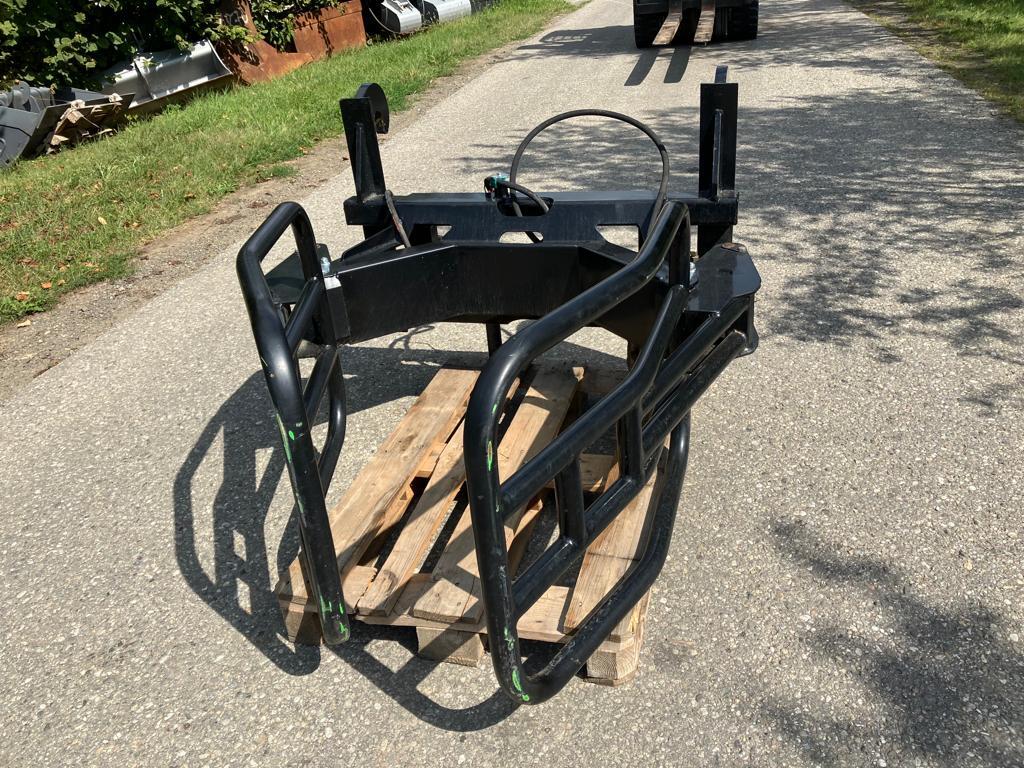 Big Bale Grab with JCB Q-Fit - Implemento para Manipulador telescópico: foto 4 Big Bale Grab with JCB Q-Fit - Implemento para Manipulador telescópico: foto 4