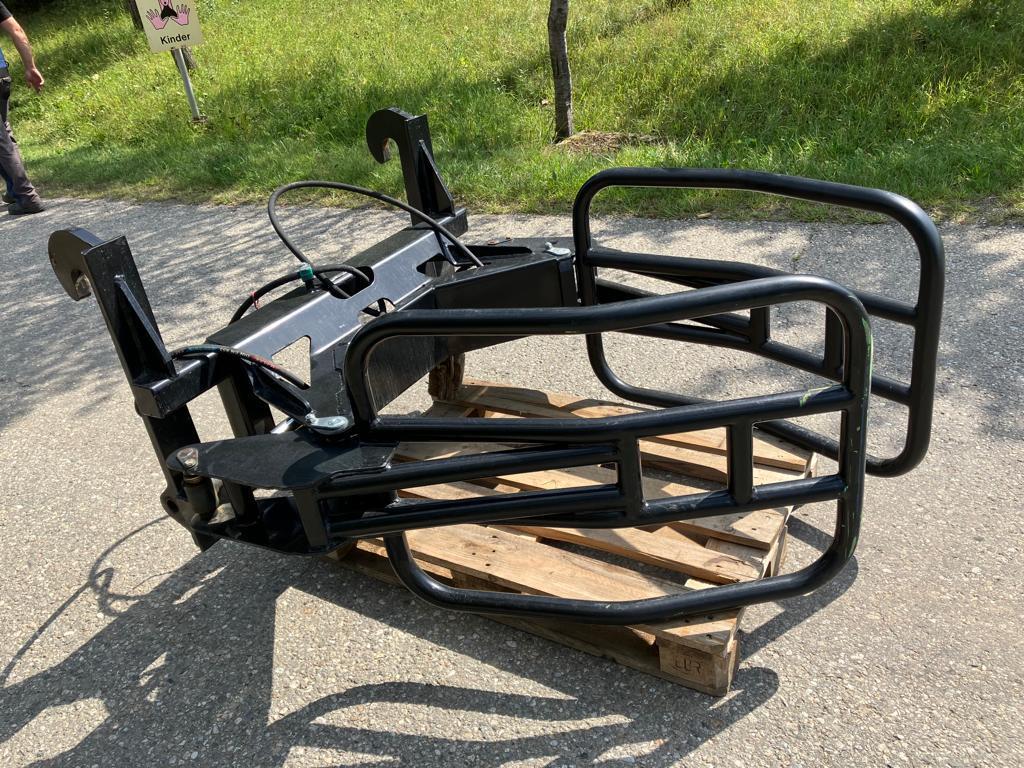 Big Bale Grab with JCB Q-Fit - Implemento para Manipulador telescópico: foto 1 Big Bale Grab with JCB Q-Fit - Implemento para Manipulador telescópico: foto 1