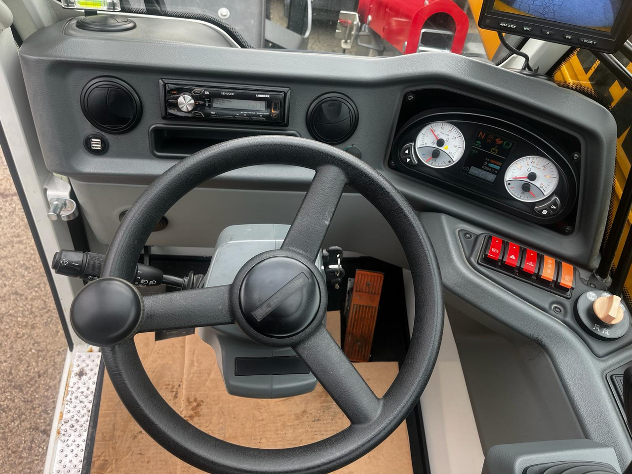 Cargadora de ruedas telescópica LIEBHERR T 60-9s: foto 16 Cargadora de ruedas telescópica LIEBHERR T 60-9s: foto 16