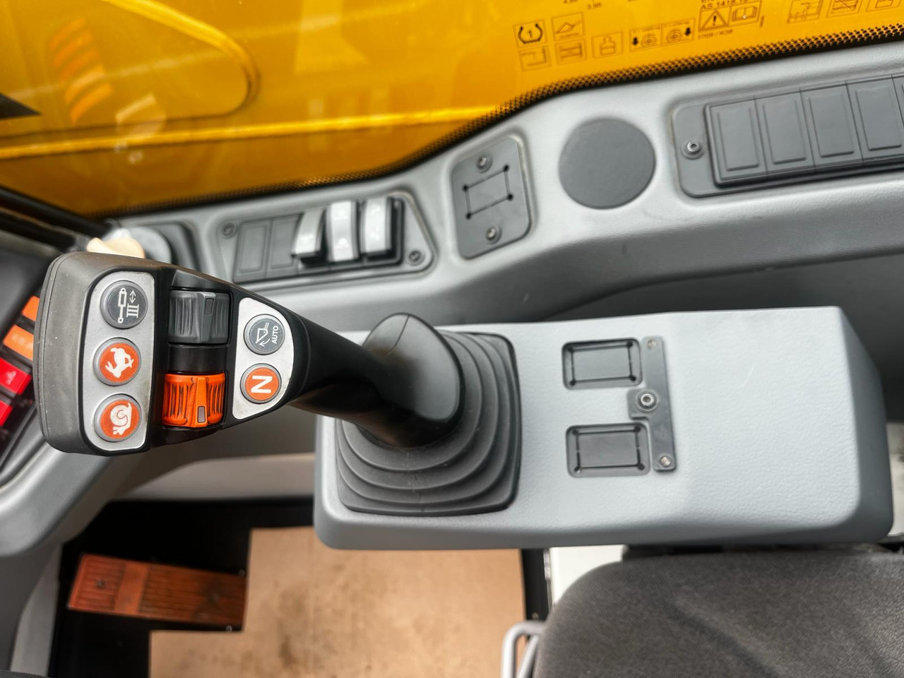 Cargadora de ruedas telescópica LIEBHERR T 60-9s: foto 17 Cargadora de ruedas telescópica LIEBHERR T 60-9s: foto 17