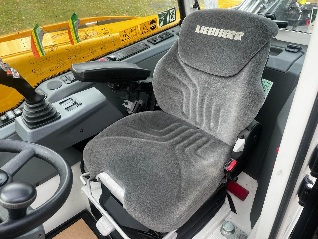 Cargadora de ruedas telescópica LIEBHERR T 60-9s: foto 15 Cargadora de ruedas telescópica LIEBHERR T 60-9s: foto 15