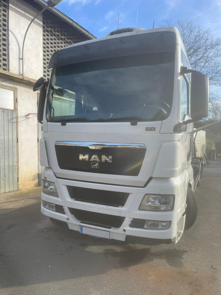 MAN TGX 24.480 6x2 - Camión chasis: foto 2 MAN TGX 24.480 6x2 - Camión chasis: foto 2