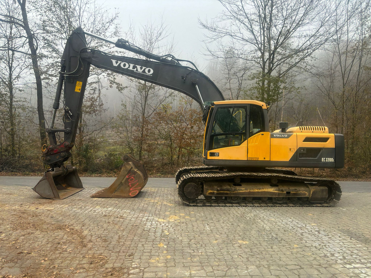 Volvo EC 220 DL - Excavadora de cadenas: foto 1 Volvo EC 220 DL - Excavadora de cadenas: foto 1