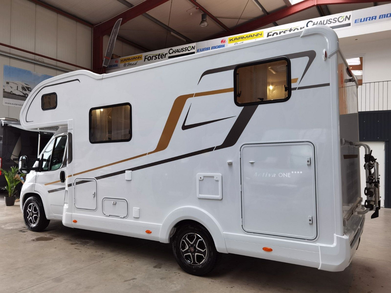 Eura Mobil ACTIVA ONE 690 HB / 180PS-40H MAXI/ PANORAMADACH - Autocaravana capuchina: foto 5 Eura Mobil ACTIVA ONE 690 HB / 180PS-40H MAXI/ PANORAMADACH - Autocaravana capuchina: foto 5