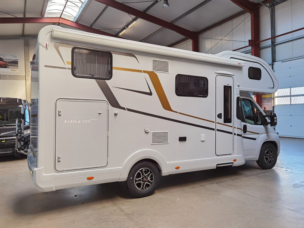 Eura Mobil ACTIVA ONE 690 HB / 180PS-9G AUTOMATIK -40H MAXI - Autocaravana capuchina: foto 4 Eura Mobil ACTIVA ONE 690 HB / 180PS-9G AUTOMATIK -40H MAXI - Autocaravana capuchina: foto 4