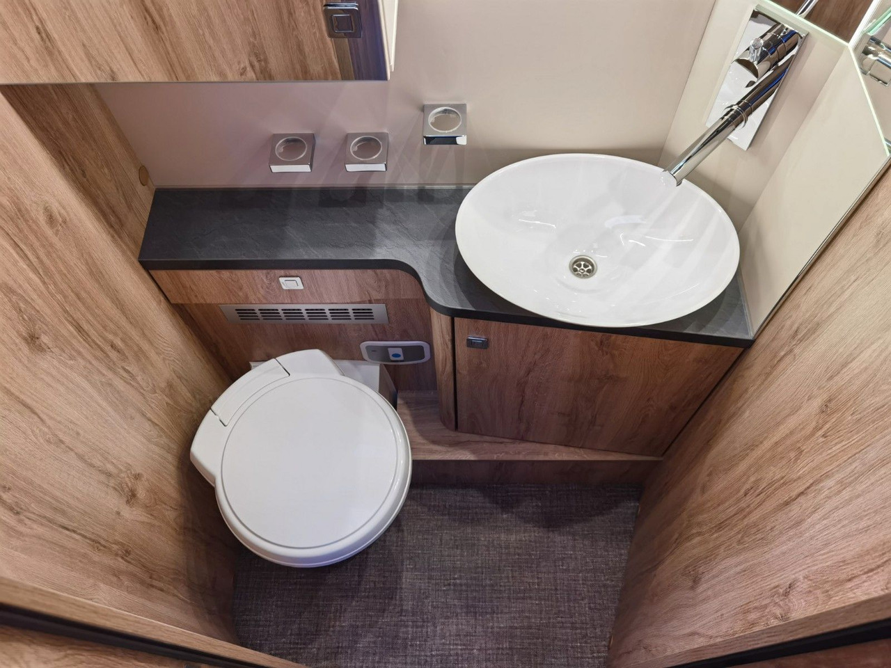 Autocaravana integral Eura Mobil INTEGRA LINE 720 EB /180PS-9G MAXI/ EINZELBETTEN: foto 22 Autocaravana integral Eura Mobil INTEGRA LINE 720 EB /180PS-9G MAXI/ EINZELBETTEN: foto 22