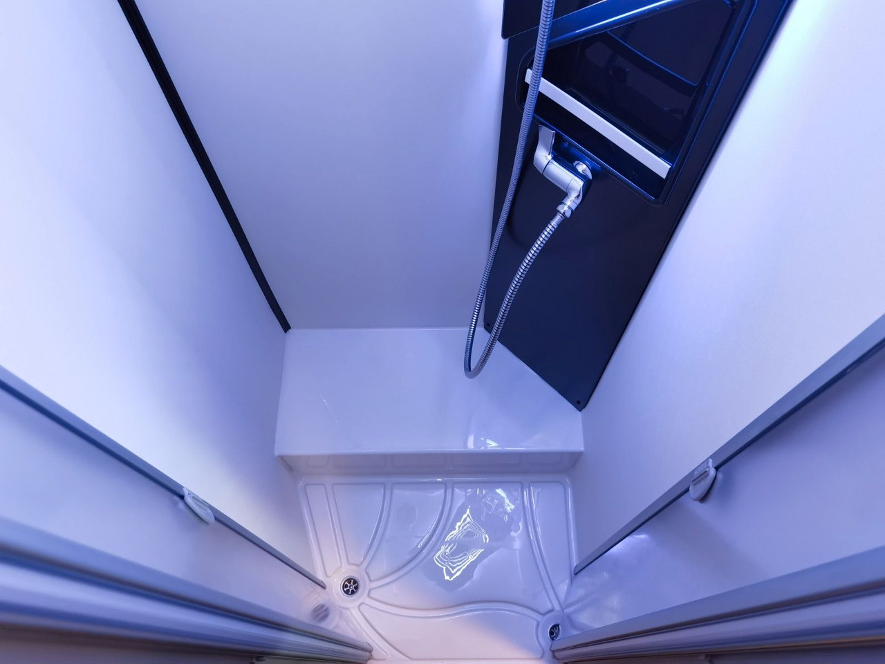 Autocaravana integral Eura Mobil INTEGRA LINE 720 EB /180PS-9G MAXI/ EINZELBETTEN: foto 21 Autocaravana integral Eura Mobil INTEGRA LINE 720 EB /180PS-9G MAXI/ EINZELBETTEN: foto 21