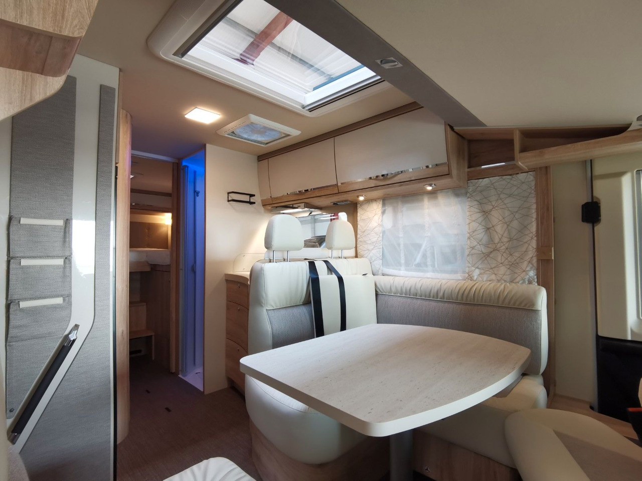 Autocaravana integral Eura Mobil INTEGRA LINE 720 EB /180PS-9G MAXI/ EINZELBETTEN: foto 14 Autocaravana integral Eura Mobil INTEGRA LINE 720 EB /180PS-9G MAXI/ EINZELBETTEN: foto 14