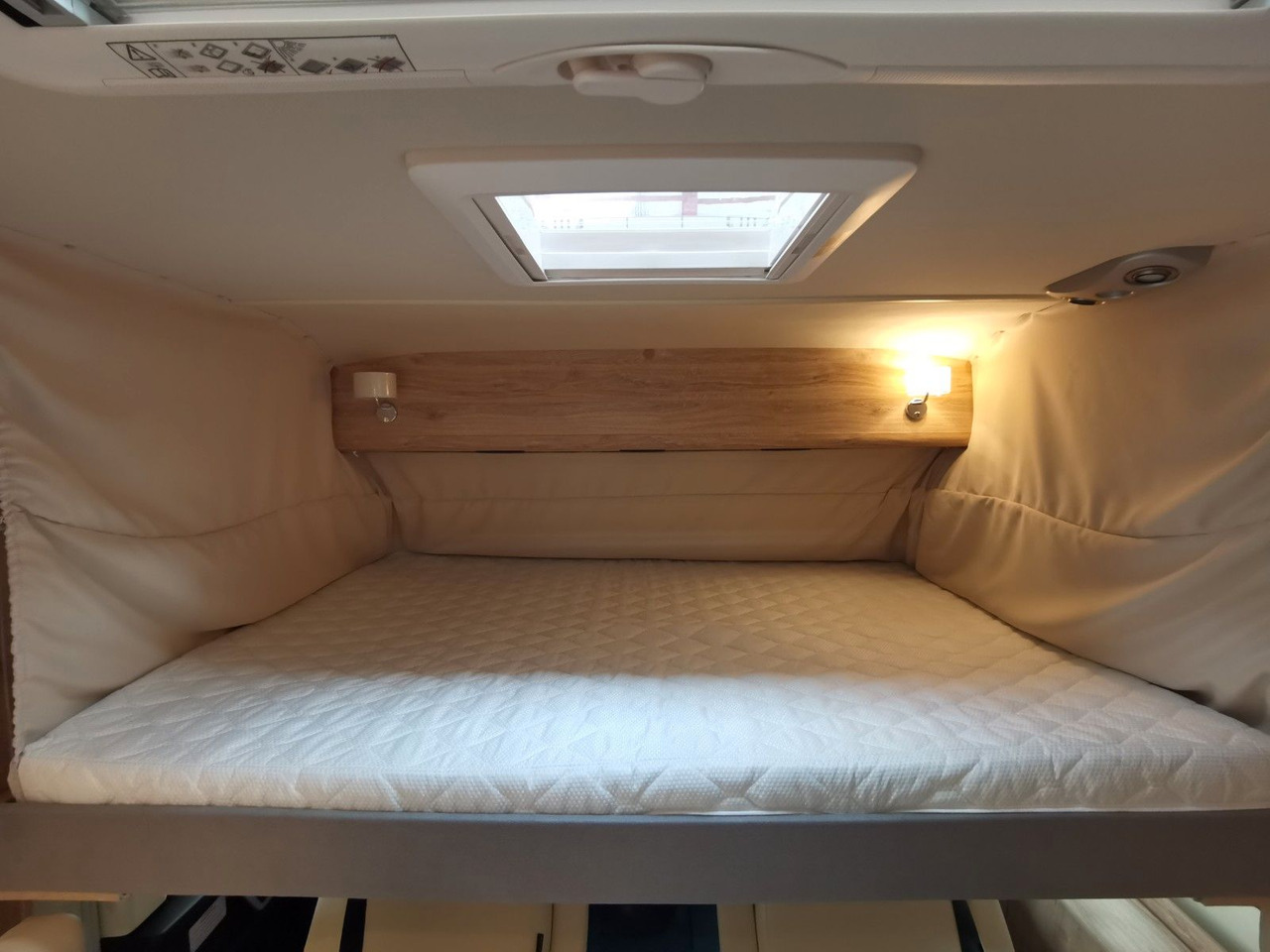 Autocaravana integral Eura Mobil INTEGRA LINE 720 EB /180PS-9G MAXI/ EINZELBETTEN: foto 18 Autocaravana integral Eura Mobil INTEGRA LINE 720 EB /180PS-9G MAXI/ EINZELBETTEN: foto 18