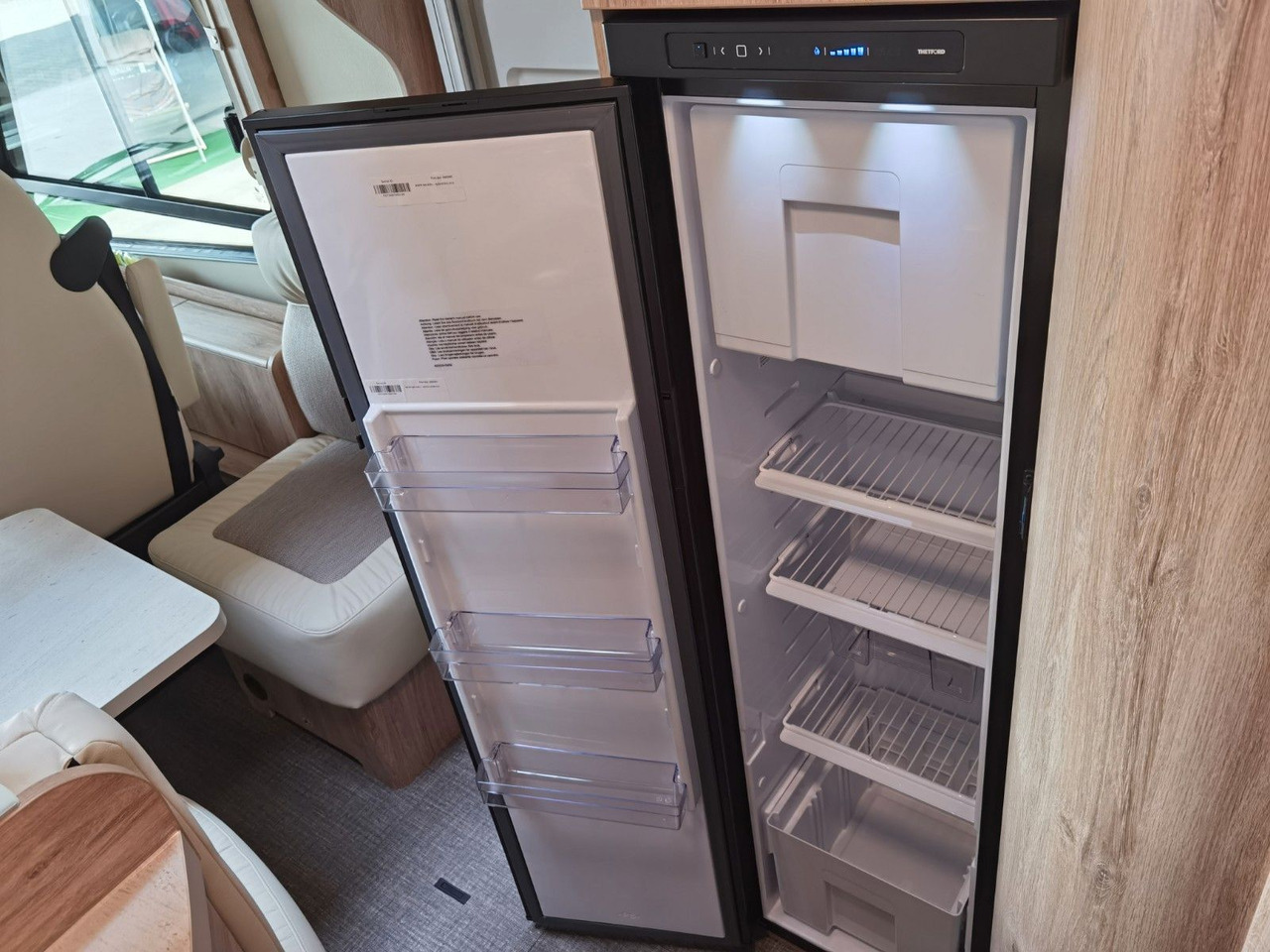 Autocaravana integral Eura Mobil INTEGRA LINE 720 EB /180PS-9G MAXI/ EINZELBETTEN: foto 15 Autocaravana integral Eura Mobil INTEGRA LINE 720 EB /180PS-9G MAXI/ EINZELBETTEN: foto 15