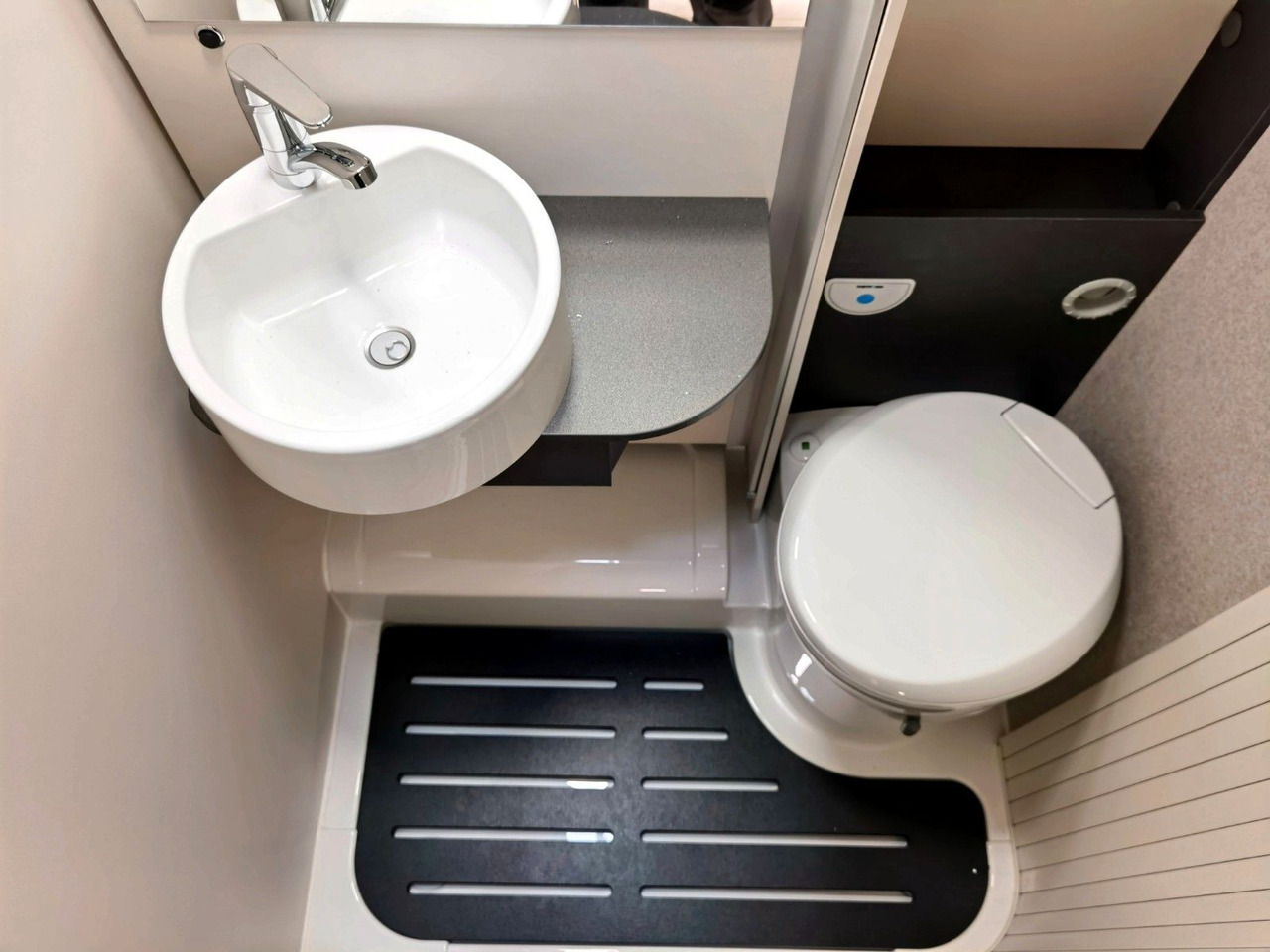 Autocaravana perfilada Forster T 669 EBN COUPÈ / -2025-/165PS/ SILVER - EDITION: foto 20 Autocaravana perfilada Forster T 669 EBN COUPÈ / -2025-/165PS/ SILVER - EDITION: foto 20