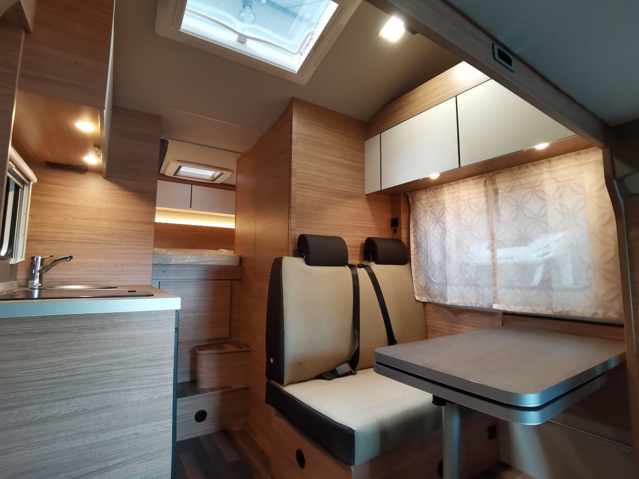 Leasing de  Weinsberg CARAHOME 550 MG /- 2025 - / 140 PS / NUR 5.97M Weinsberg CARAHOME 550 MG /- 2025 - / 140 PS / NUR 5.97M: foto 13