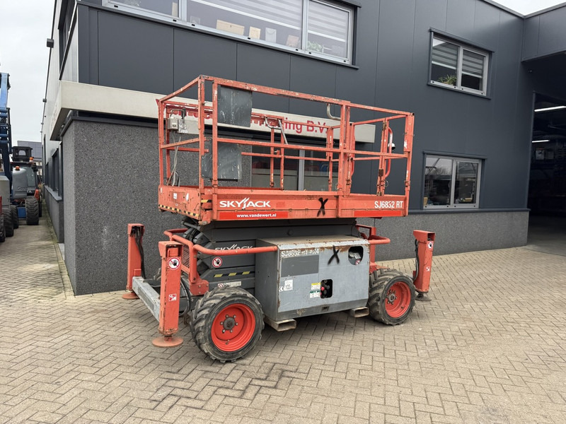Skyjack SJ 6832RT Schaarhoogwerker / Scissor / Arbeitsbuhne 2015 4X4 Kubota Diesel 12M Werkhoogte - Plataforma de tijeras: foto 2 Skyjack SJ 6832RT Schaarhoogwerker / Scissor / Arbeitsbuhne 2015 4X4 Kubota Diesel 12M Werkhoogte - Plataforma de tijeras: foto 2