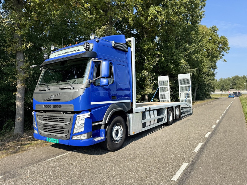 Volvo FM370 6X2 Machine Transporter / Oprij Vrachtwagen 2019 / EURO 6 / 550DKM / Steering Wheel / APK 11-2026 - Camión portavehículos: foto 1 Volvo FM370 6X2 Machine Transporter / Oprij Vrachtwagen 2019 / EURO 6 / 550DKM / Steering Wheel / APK 11-2026 - Camión portavehículos: foto 1
