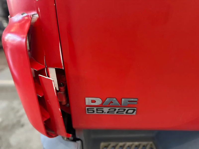 DAF LF 55.220 MANUEL - Camión caja cerrada: foto 2 DAF LF 55.220 MANUEL - Camión caja cerrada: foto 2
