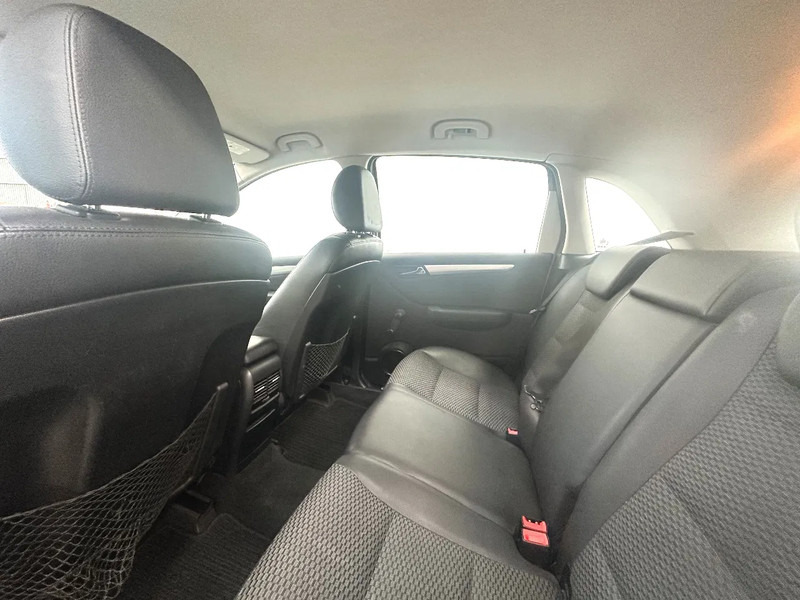 Sedan Mercedes-Benz B-Klasse 180 CDI: foto 12 Sedan Mercedes-Benz B-Klasse 180 CDI: foto 12