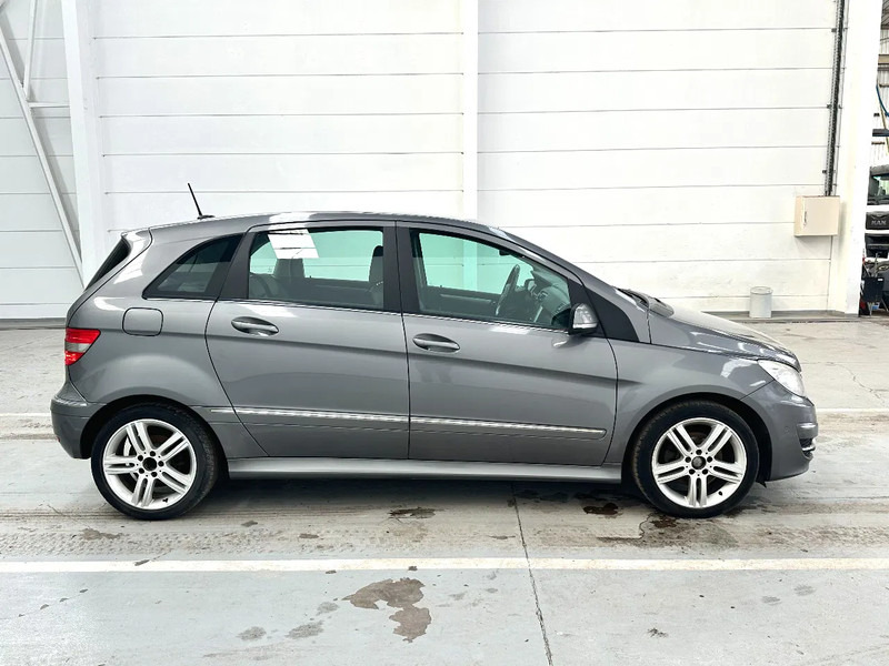 Sedan Mercedes-Benz B-Klasse 180 CDI: foto 6 Sedan Mercedes-Benz B-Klasse 180 CDI: foto 6