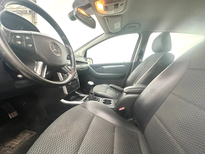 Sedan Mercedes-Benz B-Klasse 180 CDI: foto 9 Sedan Mercedes-Benz B-Klasse 180 CDI: foto 9