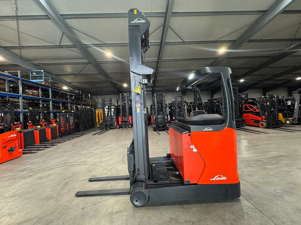 04/2019 SERVICE + UVV 11/2026 LINDE R16 1,600KG TRIPLEX 505CM RAVAS SCALES ELECTRIC FORKLIFT REACH TRUCK 3,671 HOURS - Carretilla elevadora: foto 4 04/2019 SERVICE + UVV 11/2026 LINDE R16 1,600KG TRIPLEX 505CM RAVAS SCALES ELECTRIC FORKLIFT REACH TRUCK 3,671 HOURS - Carretilla elevadora: foto 4