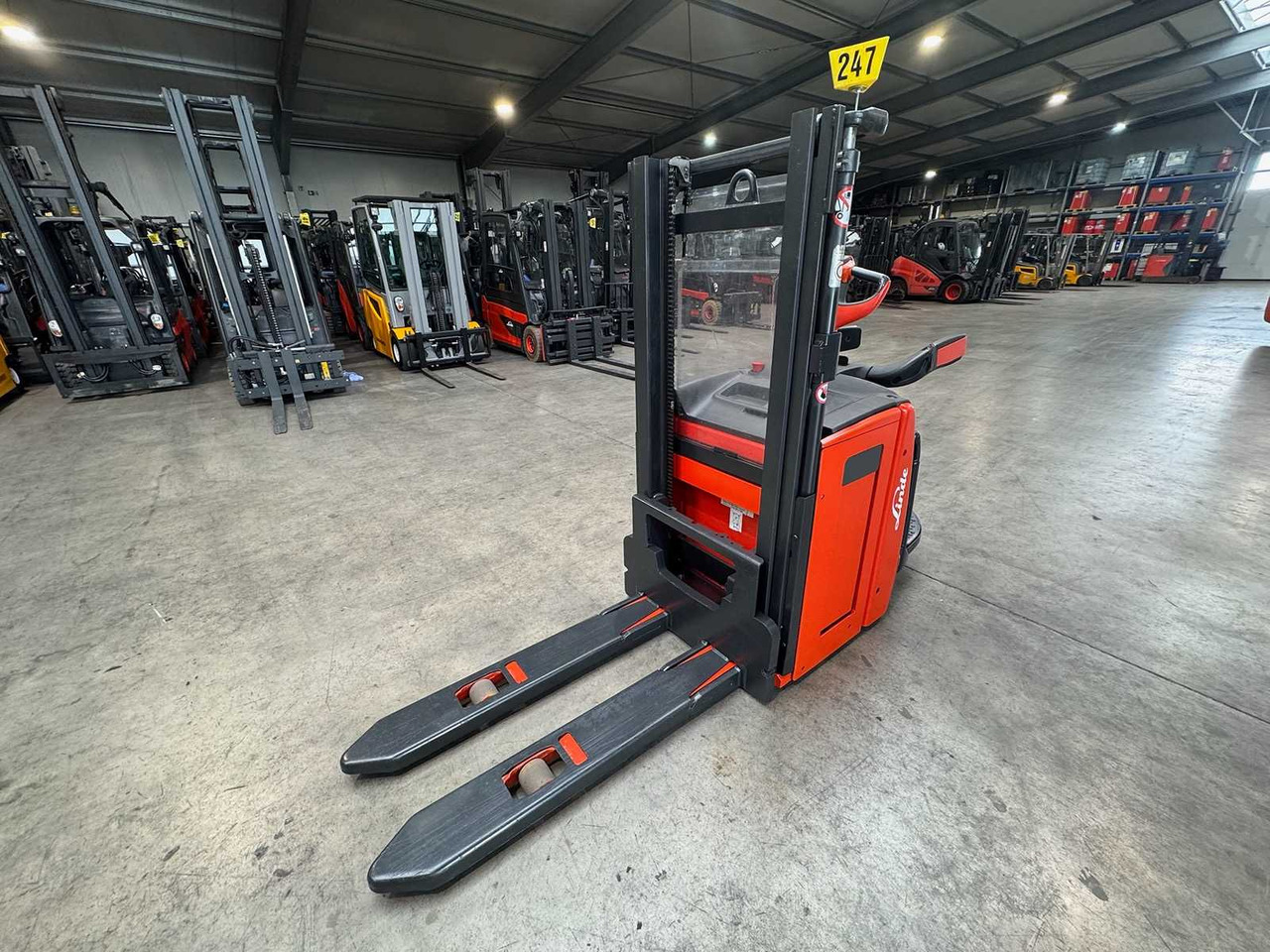 09/2017 SERVICE + UVV 03/2026 LINDE L14AP EVO 1.400KG PALLET TRUCK ANT 4.885 HOURS SCALE - Carretilla elevadora: foto 3 09/2017 SERVICE + UVV 03/2026 LINDE L14AP EVO 1.400KG PALLET TRUCK ANT 4.885 HOURS SCALE - Carretilla elevadora: foto 3