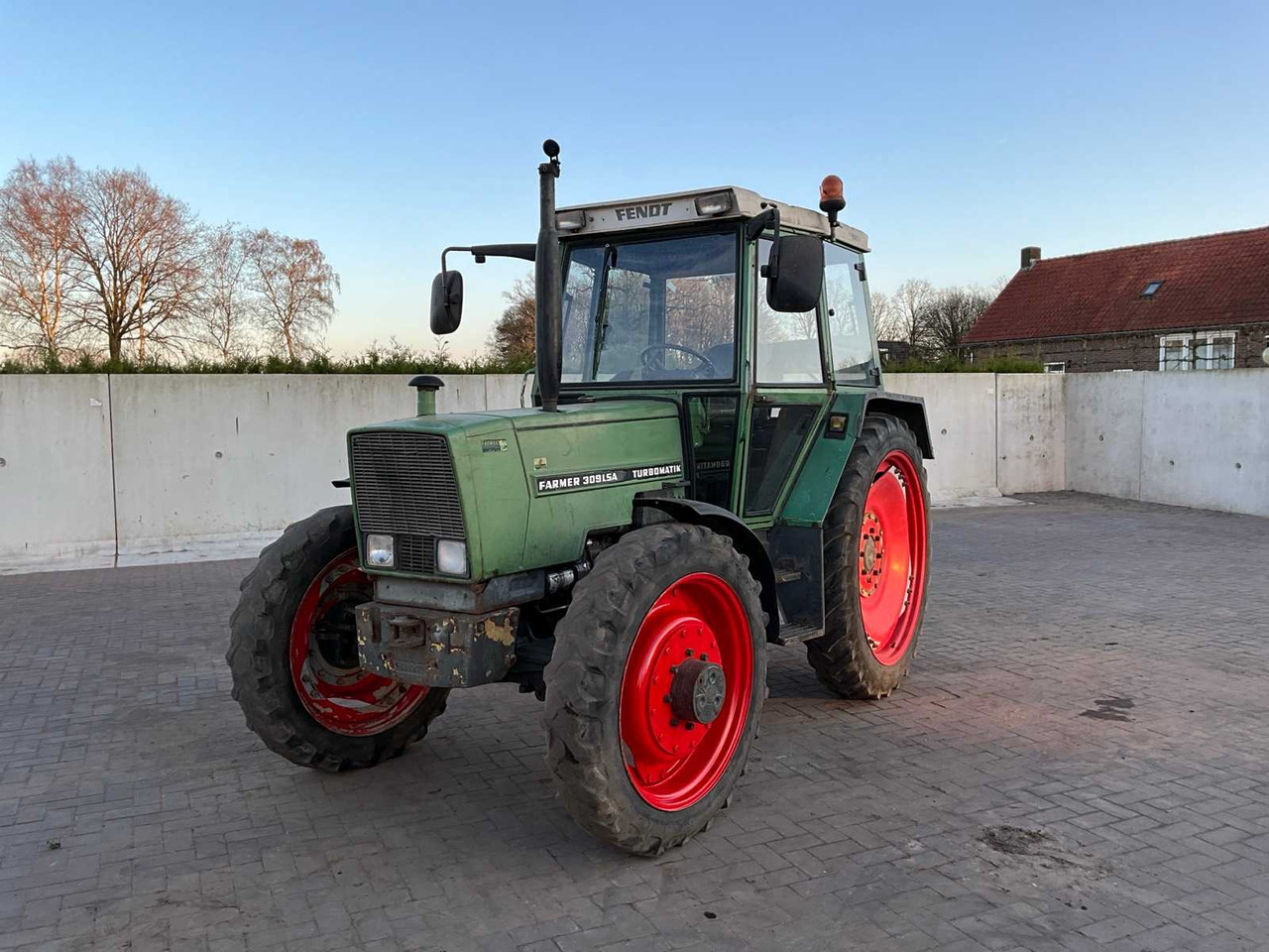 1982 FENDT ALL-WHEEL DRIVE FARM TRACTOR - Tractor: foto 1 1982 FENDT ALL-WHEEL DRIVE FARM TRACTOR - Tractor: foto 1