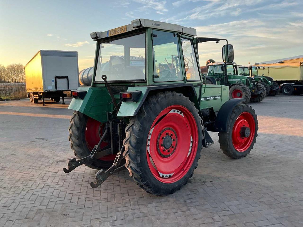 1982 FENDT ALL-WHEEL DRIVE FARM TRACTOR - Tractor: foto 5 1982 FENDT ALL-WHEEL DRIVE FARM TRACTOR - Tractor: foto 5