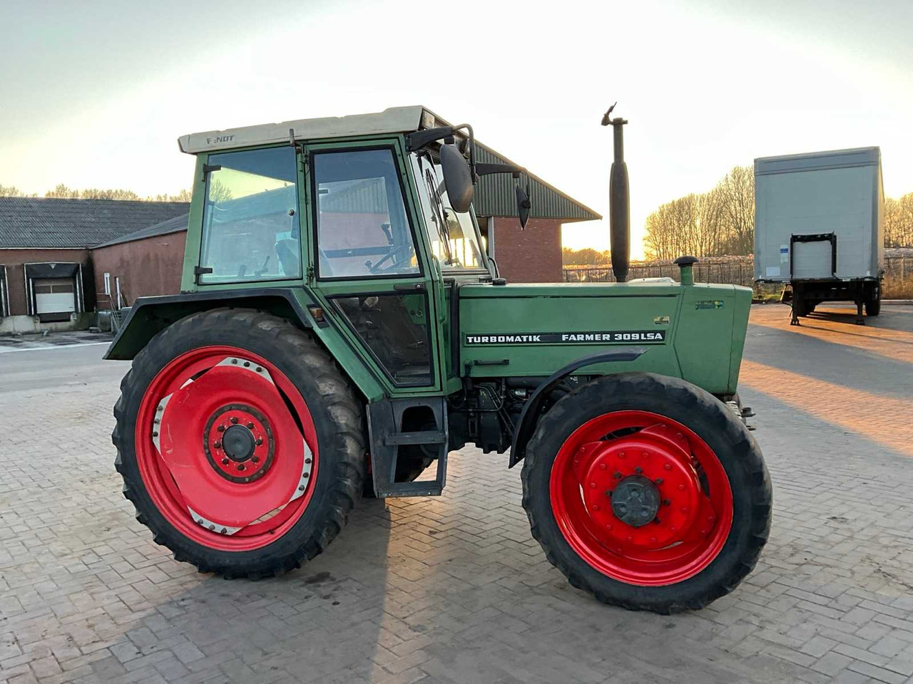 1982 FENDT ALL-WHEEL DRIVE FARM TRACTOR - Tractor: foto 4 1982 FENDT ALL-WHEEL DRIVE FARM TRACTOR - Tractor: foto 4
