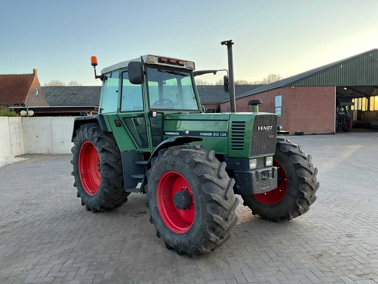1982 FENDT FARMER 312 LSA ALL-WHEEL DRIVE FARM TRACTOR - Tractor: foto 3 1982 FENDT FARMER 312 LSA ALL-WHEEL DRIVE FARM TRACTOR - Tractor: foto 3