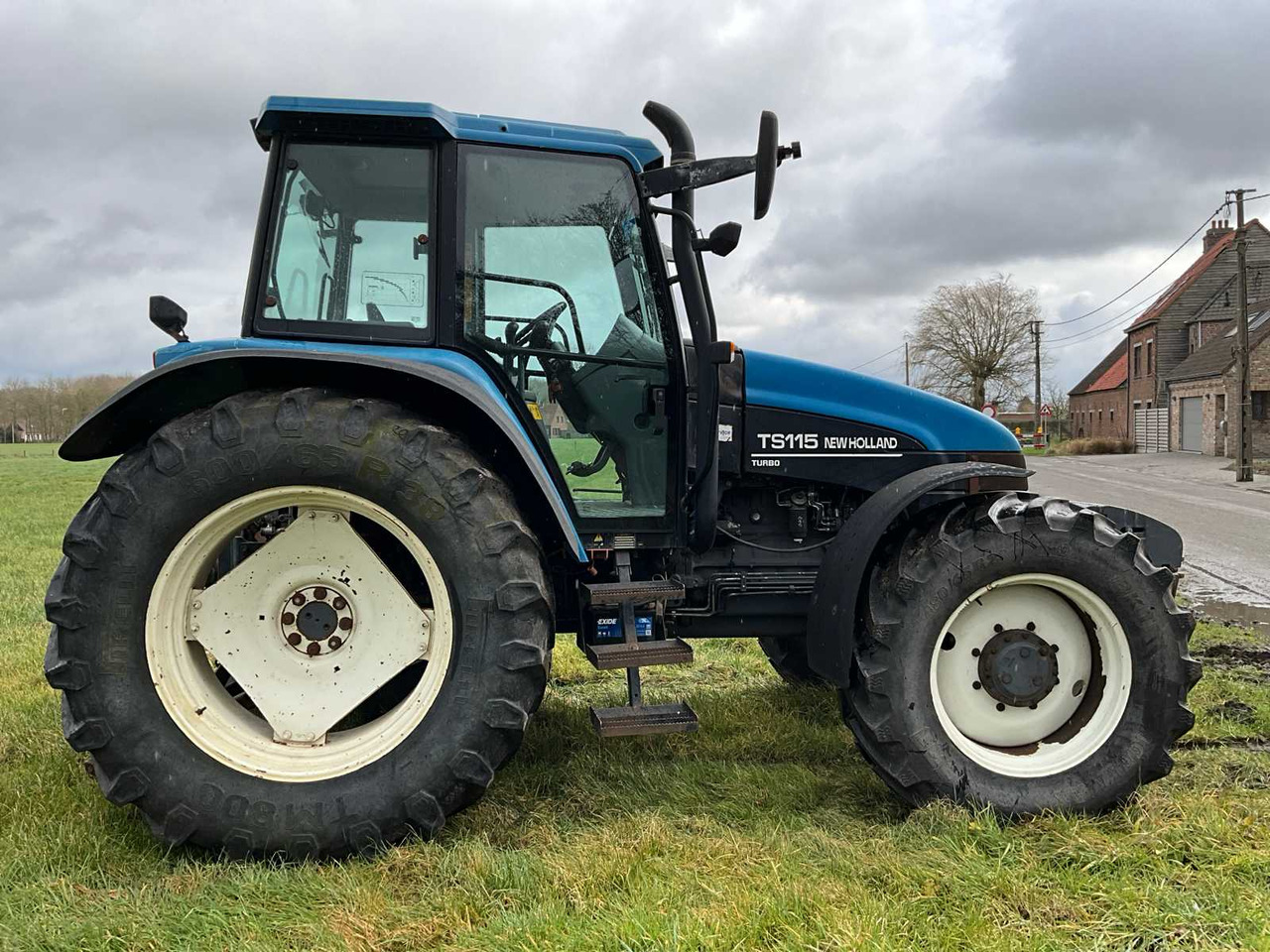 1999 NEW HOLLAND TS115 FOUR WHEEL DRIVE FARM TRACTOR - Tractor: foto 4 1999 NEW HOLLAND TS115 FOUR WHEEL DRIVE FARM TRACTOR - Tractor: foto 4