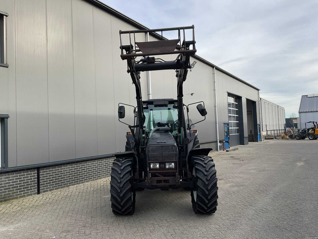 1999 VALTRA 6400 ALL-WHEEL DRIVE AGRICULTURAL TRACTOR - Tractor: foto 3 1999 VALTRA 6400 ALL-WHEEL DRIVE AGRICULTURAL TRACTOR - Tractor: foto 3
