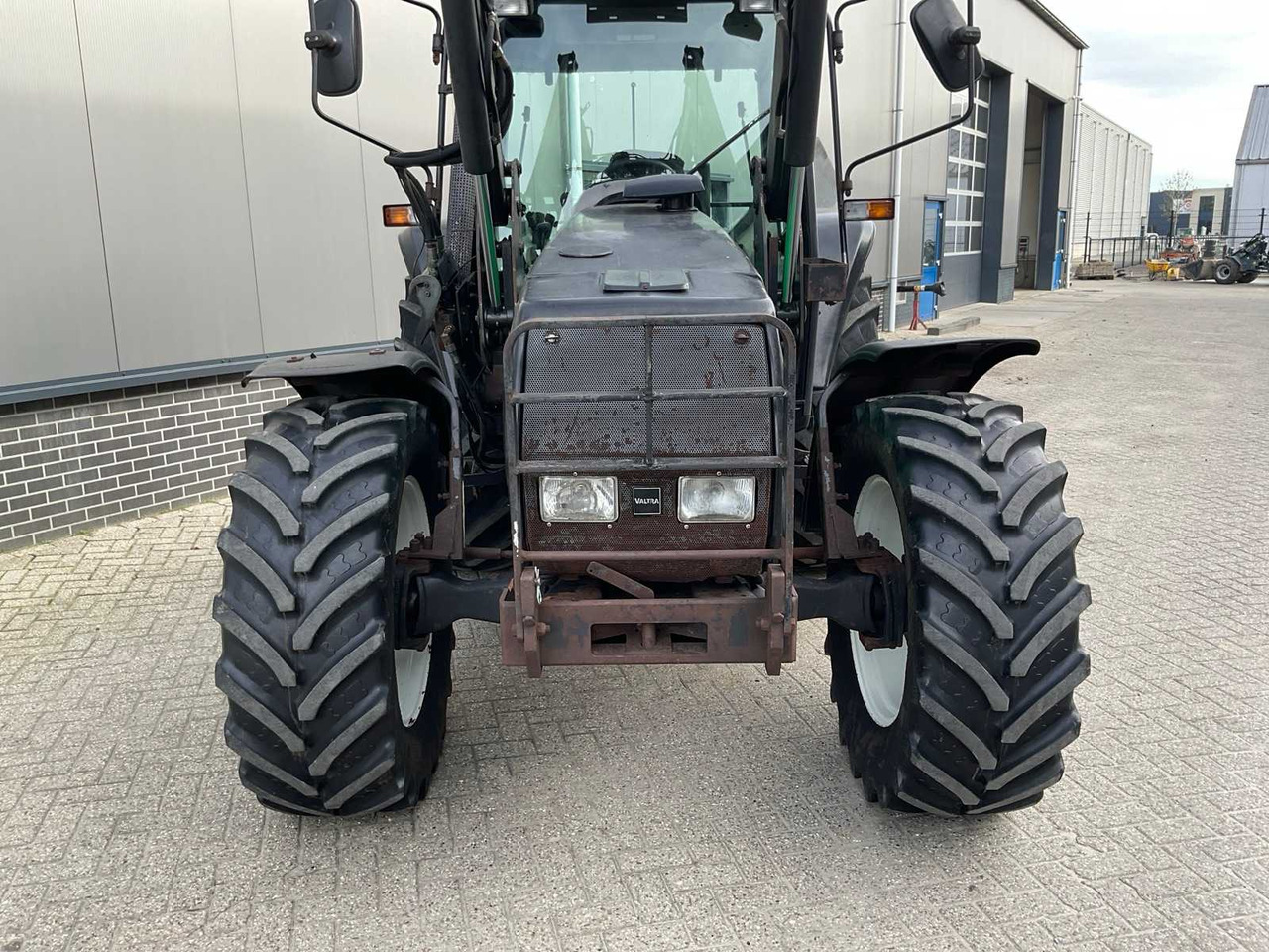 1999 VALTRA 6400 ALL-WHEEL DRIVE AGRICULTURAL TRACTOR - Tractor: foto 4 1999 VALTRA 6400 ALL-WHEEL DRIVE AGRICULTURAL TRACTOR - Tractor: foto 4