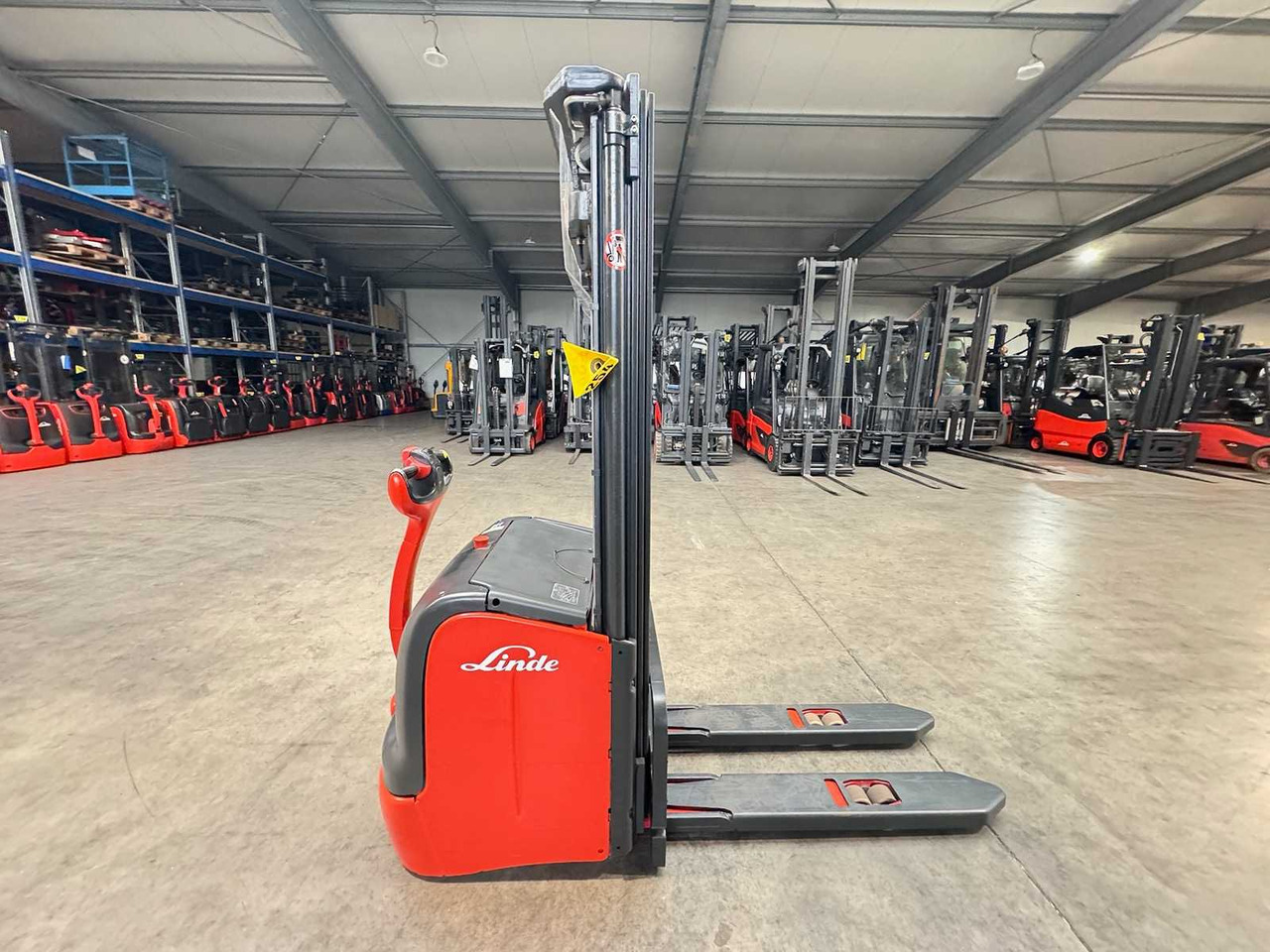 20/2017 SERVICE +UVV 09/2026 LINDE L14 1.400KG TRIPLEX 470CM PALLET TRUCK ANT 3.395 HOURS - Carretilla elevadora: foto 4 20/2017 SERVICE +UVV 09/2026 LINDE L14 1.400KG TRIPLEX 470CM PALLET TRUCK ANT 3.395 HOURS - Carretilla elevadora: foto 4