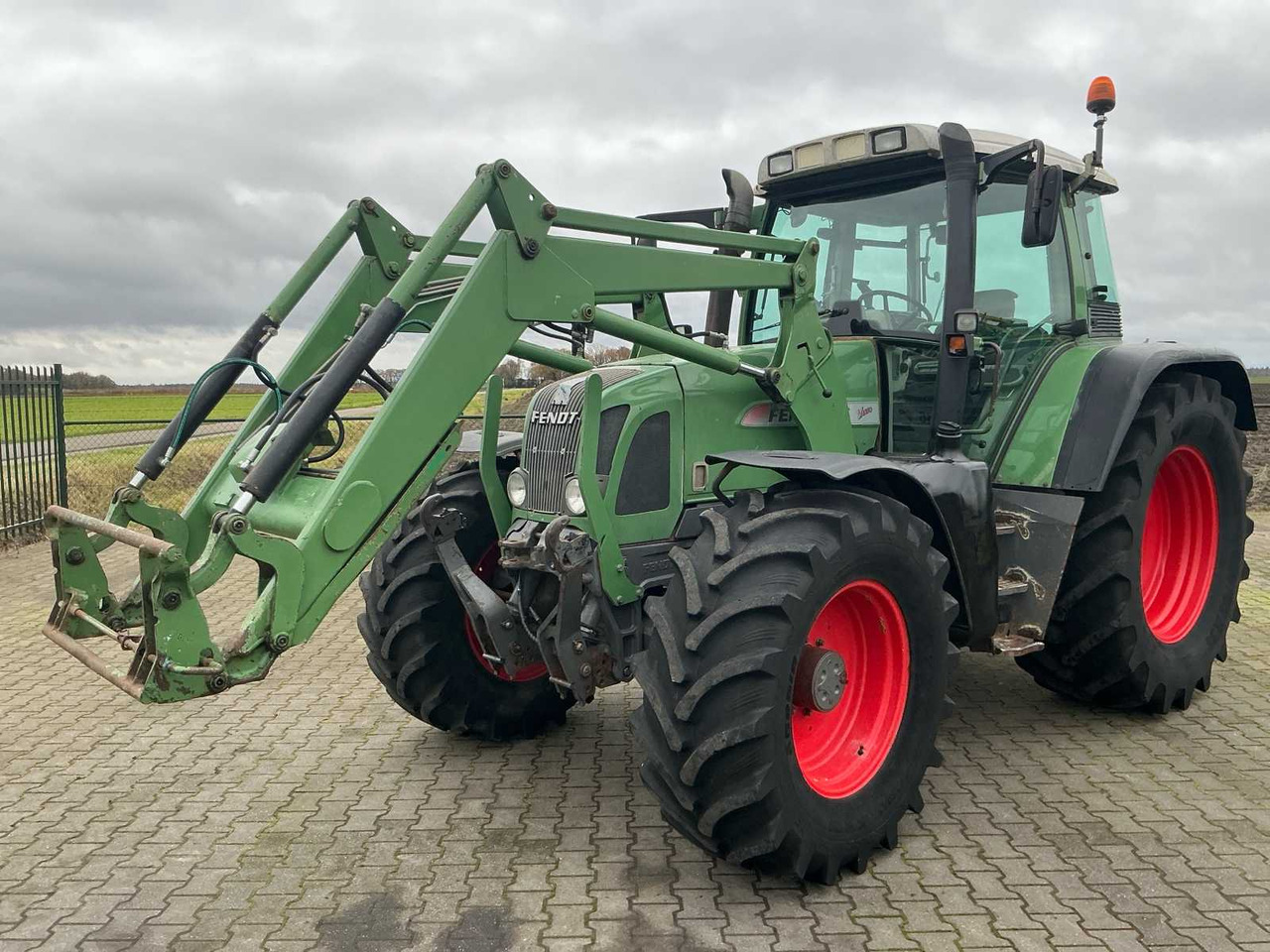 2001 FENDT 716 VARIO ALL-WHEEL DRIVE FARM TRACTOR - Tractor: foto 1 2001 FENDT 716 VARIO ALL-WHEEL DRIVE FARM TRACTOR - Tractor: foto 1