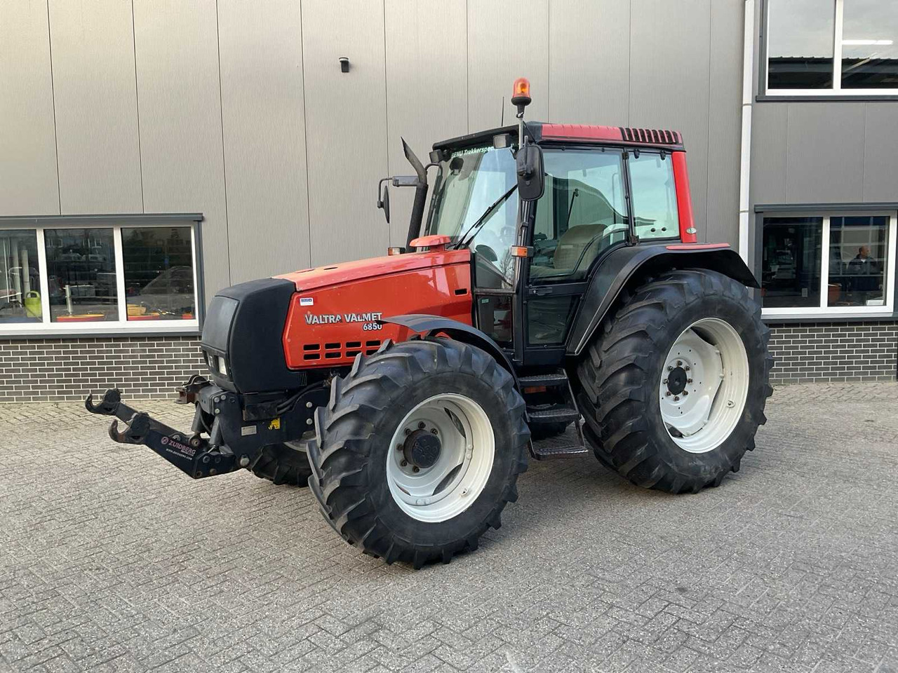 2005 VALTRA 6850 HITECH ALL-WHEEL DRIVE FARM TRACTOR - Tractor: foto 1 2005 VALTRA 6850 HITECH ALL-WHEEL DRIVE FARM TRACTOR - Tractor: foto 1