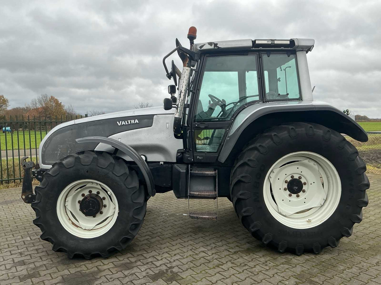 2006 VALTRA T140-4 ALL-WHEEL DRIVE FARM TRACTOR - Tractor: foto 5 2006 VALTRA T140-4 ALL-WHEEL DRIVE FARM TRACTOR - Tractor: foto 5
