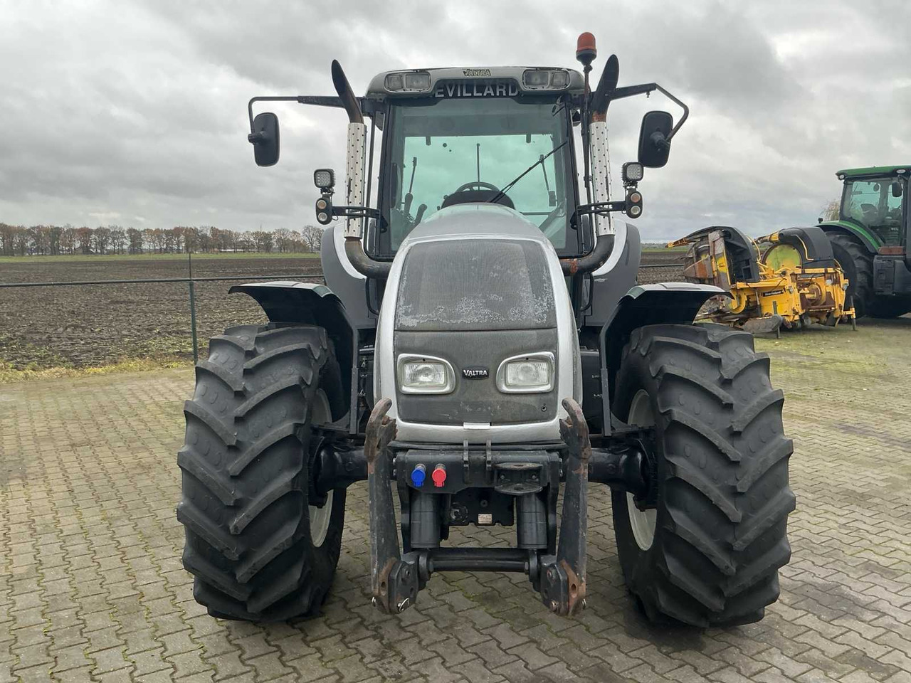2006 VALTRA T140-4 ALL-WHEEL DRIVE FARM TRACTOR - Tractor: foto 2 2006 VALTRA T140-4 ALL-WHEEL DRIVE FARM TRACTOR - Tractor: foto 2