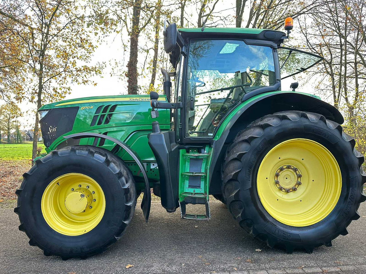 2012 JOHN DEERE 6170R AUTOPOWER FOUR WHEEL DRIVE FARM TRACTOR - Tractor: foto 2 2012 JOHN DEERE 6170R AUTOPOWER FOUR WHEEL DRIVE FARM TRACTOR - Tractor: foto 2