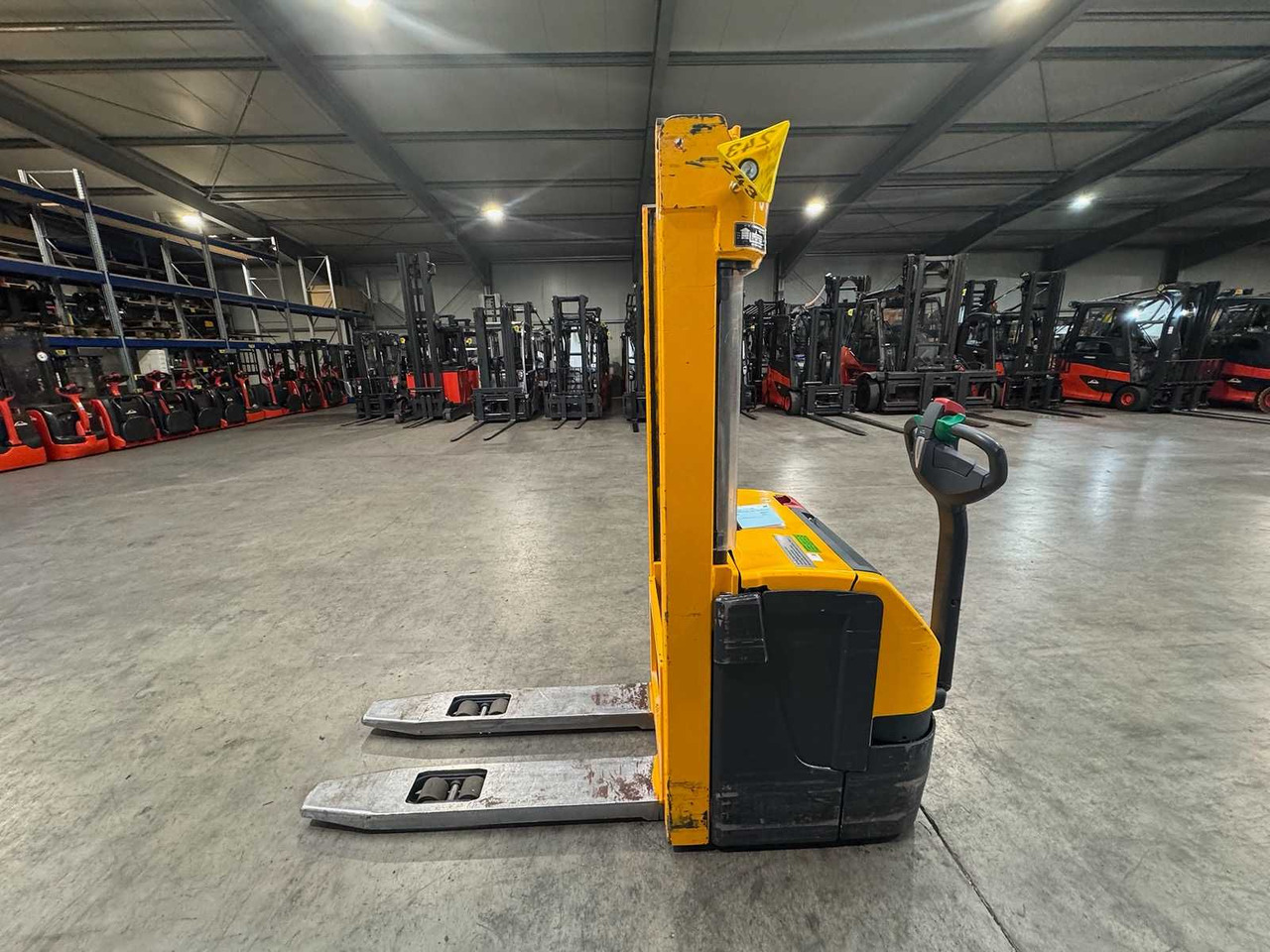 2012 SERVICE + UVV 09/2026 JUNGHEINRICH EJC220 2,000KG STACKER PALLET TRUCK ANT FREE LIFT 5,484 HOURS - Carretilla elevadora: foto 1 2012 SERVICE + UVV 09/2026 JUNGHEINRICH EJC220 2,000KG STACKER PALLET TRUCK ANT FREE LIFT 5,484 HOURS - Carretilla elevadora: foto 1