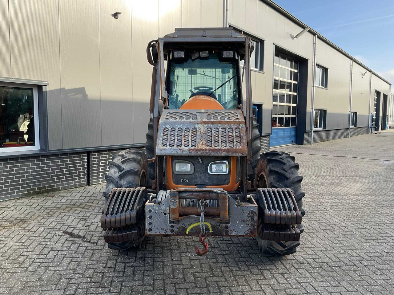 2012 VALTRA T121 HITECH ALL-WHEEL DRIVE FARM TRACTOR - Tractor: foto 3 2012 VALTRA T121 HITECH ALL-WHEEL DRIVE FARM TRACTOR - Tractor: foto 3