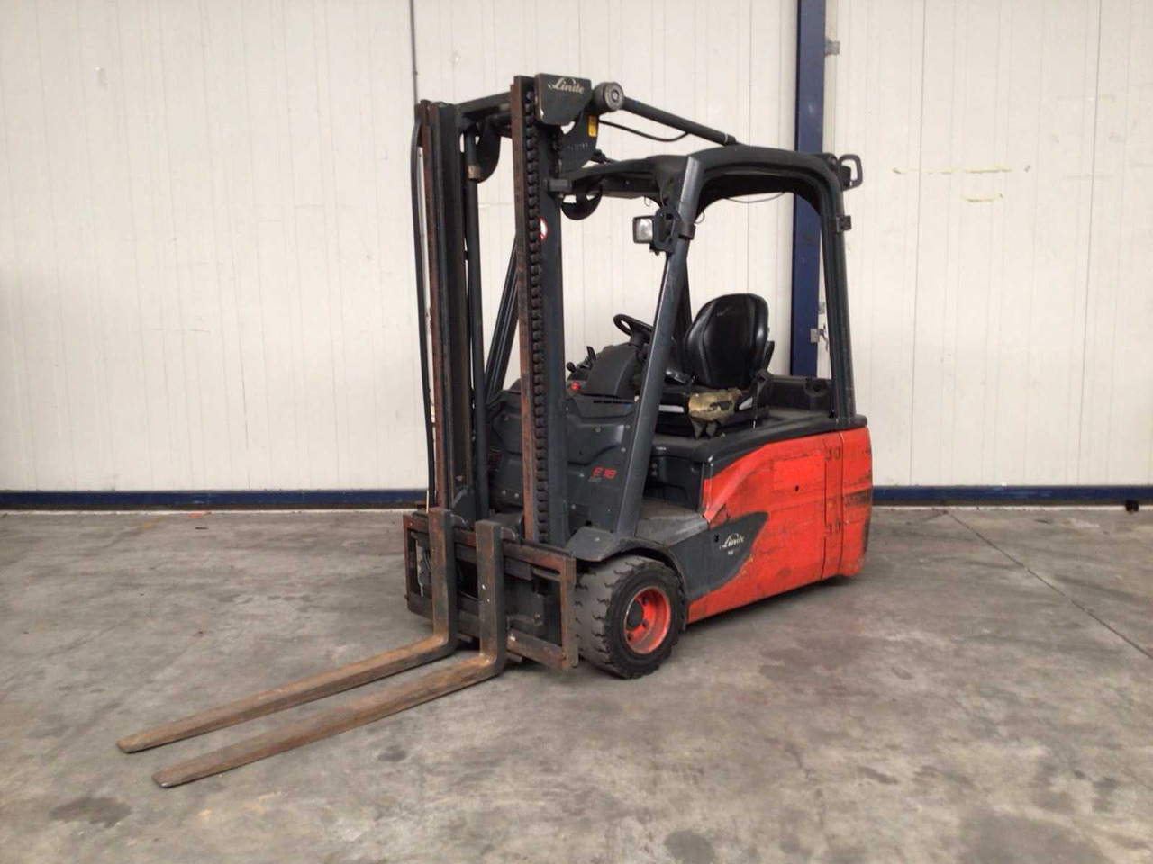 2014 LINDE E18 FORKLIFT - Carretilla elevadora: foto 1 2014 LINDE E18 FORKLIFT - Carretilla elevadora: foto 1