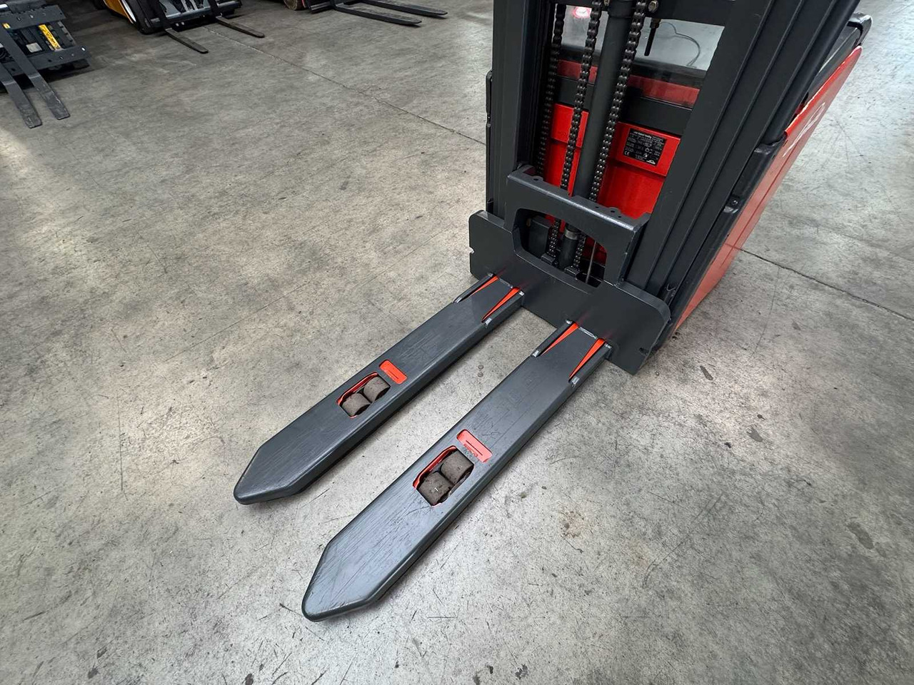 2014 SERVICE +UVV 09/2026 LINDE L14 1.400KG TRIPLEX 470CM PALLET TRUCK ANT 1.982 HOURS - Carretilla elevadora: foto 5 2014 SERVICE +UVV 09/2026 LINDE L14 1.400KG TRIPLEX 470CM PALLET TRUCK ANT 1.982 HOURS - Carretilla elevadora: foto 5