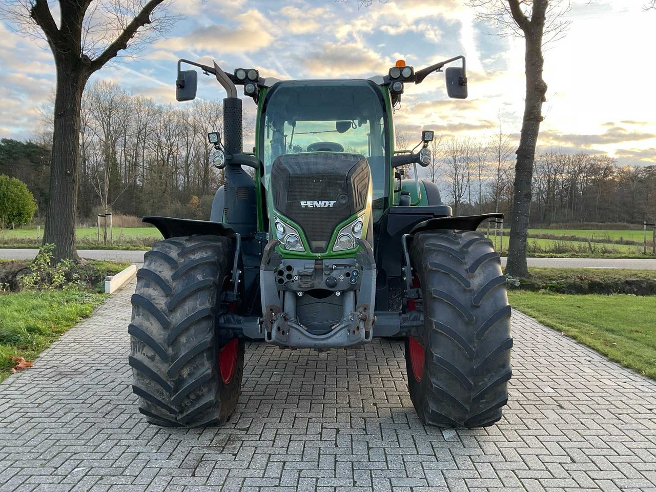 2017 FENDT 720 VARIO S4 ALL-WHEEL DRIVE AGRICULTURAL TRACTOR - Tractor: foto 3 2017 FENDT 720 VARIO S4 ALL-WHEEL DRIVE AGRICULTURAL TRACTOR - Tractor: foto 3