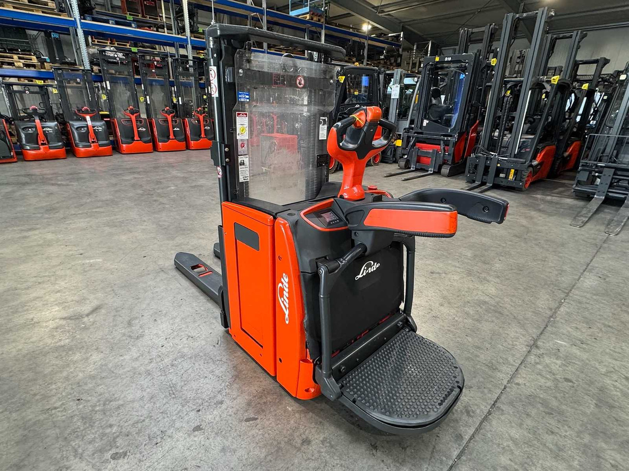 2017 SERVICE +UVV 10/2026 LINDE L14AP EVO 1.400KG SCALE PALLET TRUCK ANT 3.817 HOURS - Carretilla elevadora: foto 1 2017 SERVICE +UVV 10/2026 LINDE L14AP EVO 1.400KG SCALE PALLET TRUCK ANT 3.817 HOURS - Carretilla elevadora: foto 1