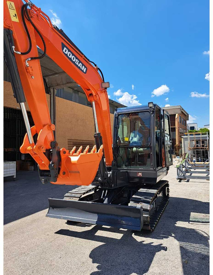 2018 DOOSAN DX55-9C MINI EXCAVATOR - Excavadora: foto 2 2018 DOOSAN DX55-9C MINI EXCAVATOR - Excavadora: foto 2