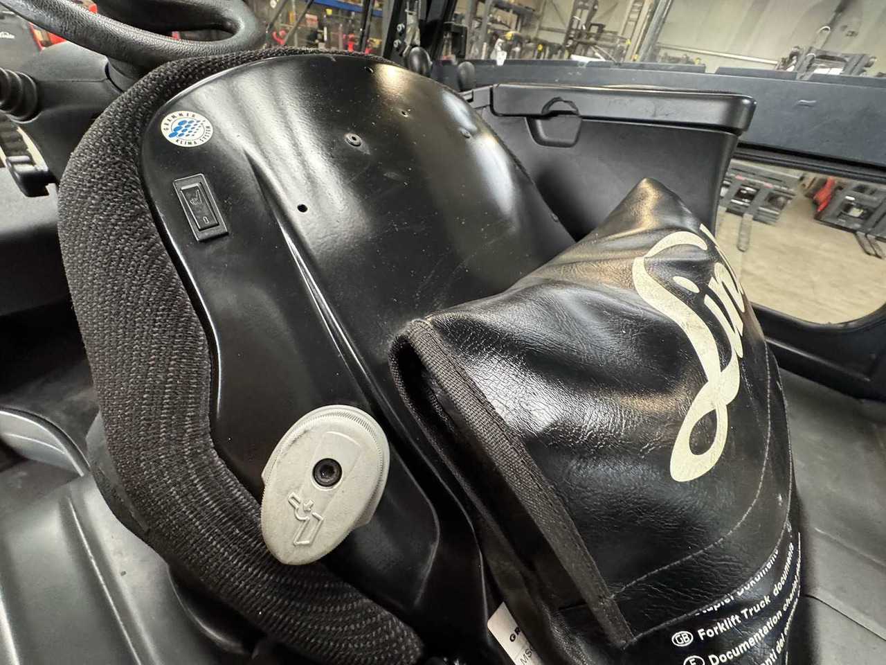 Carretilla elevadora 2018 SERVICE + UVV 08/2026 LINDE E25 EVO KLIMA 3.+4.: foto 17 Carretilla elevadora 2018 SERVICE + UVV 08/2026 LINDE E25 EVO KLIMA 3.+4.: foto 17