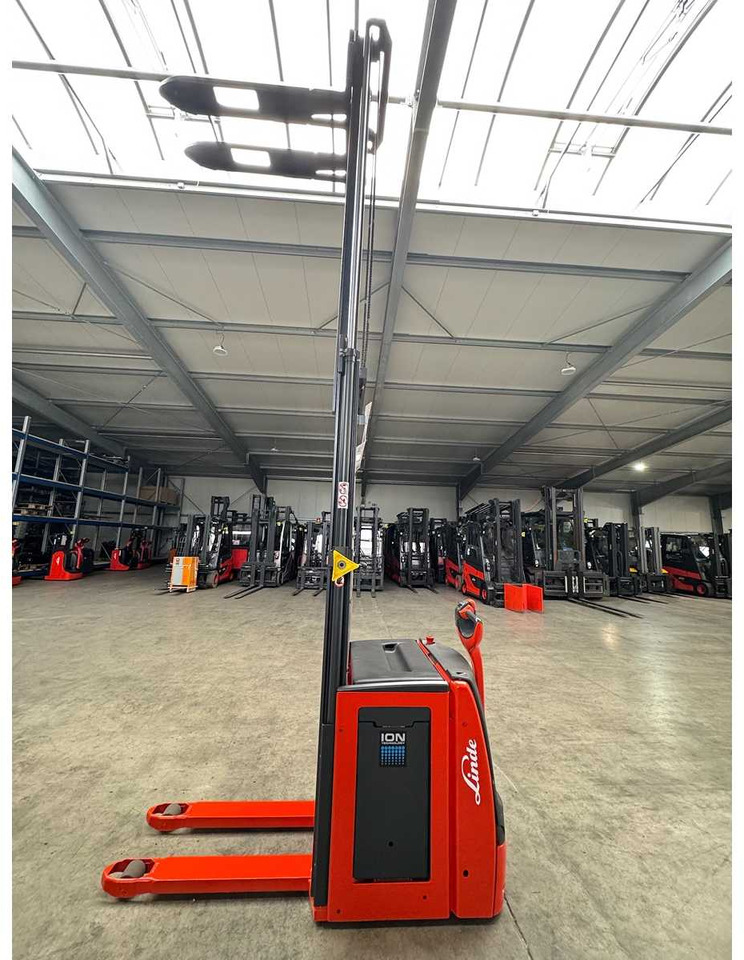 2018 SERVICE +UVV 09/2026 LINDE L14 LITHIUM LI-ION 1,400KG PALLET TRUCK ANT 2,765 HOURS - Carretilla elevadora: foto 4 2018 SERVICE +UVV 09/2026 LINDE L14 LITHIUM LI-ION 1,400KG PALLET TRUCK ANT 2,765 HOURS - Carretilla elevadora: foto 4