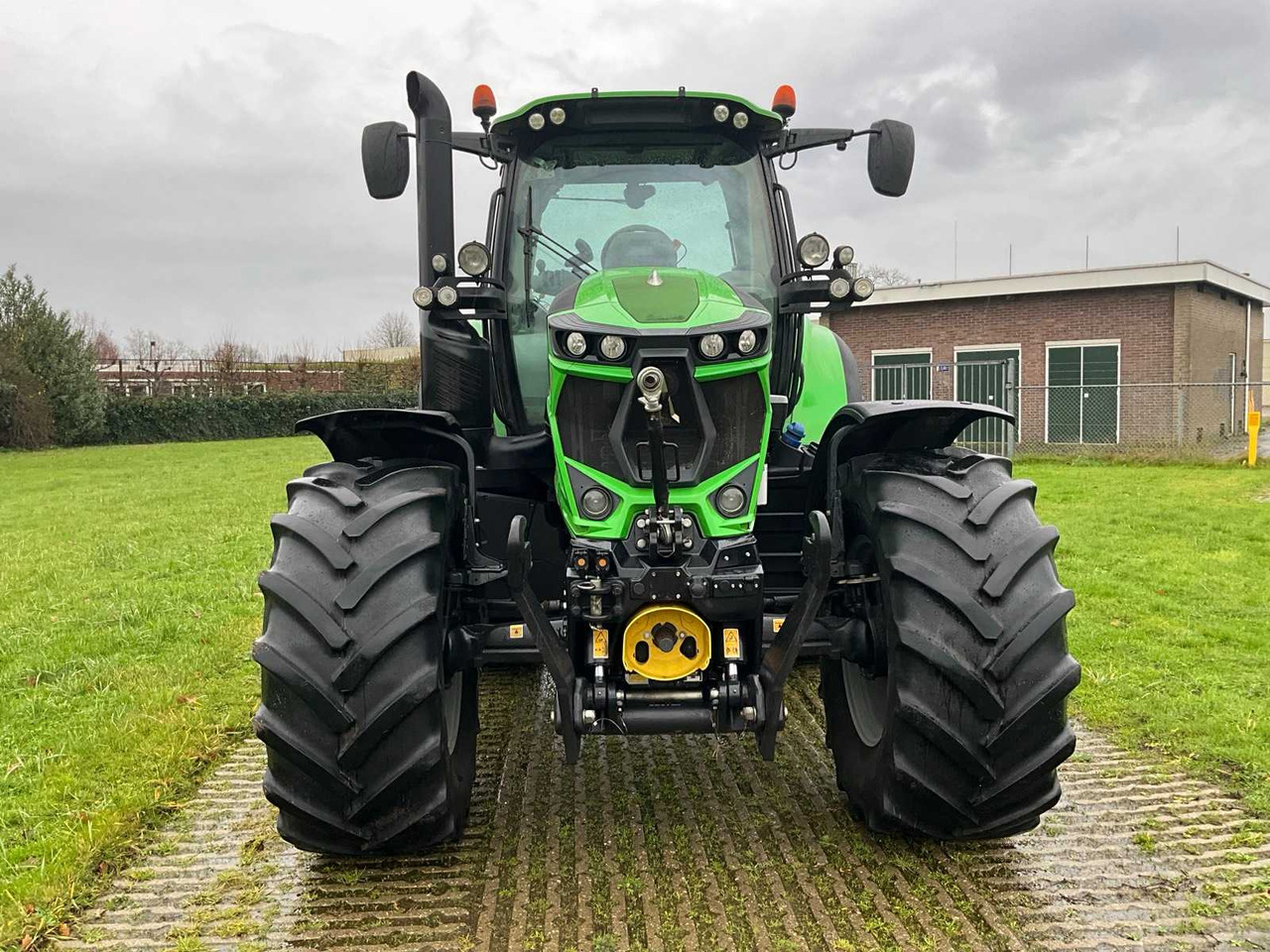 2019 DEUTZ-FAHR AGROTRON 6175.4 TTV VARIO ALL-WHEEL DRIVE FARM TRACTOR - Tractor: foto 3 2019 DEUTZ-FAHR AGROTRON 6175.4 TTV VARIO ALL-WHEEL DRIVE FARM TRACTOR - Tractor: foto 3