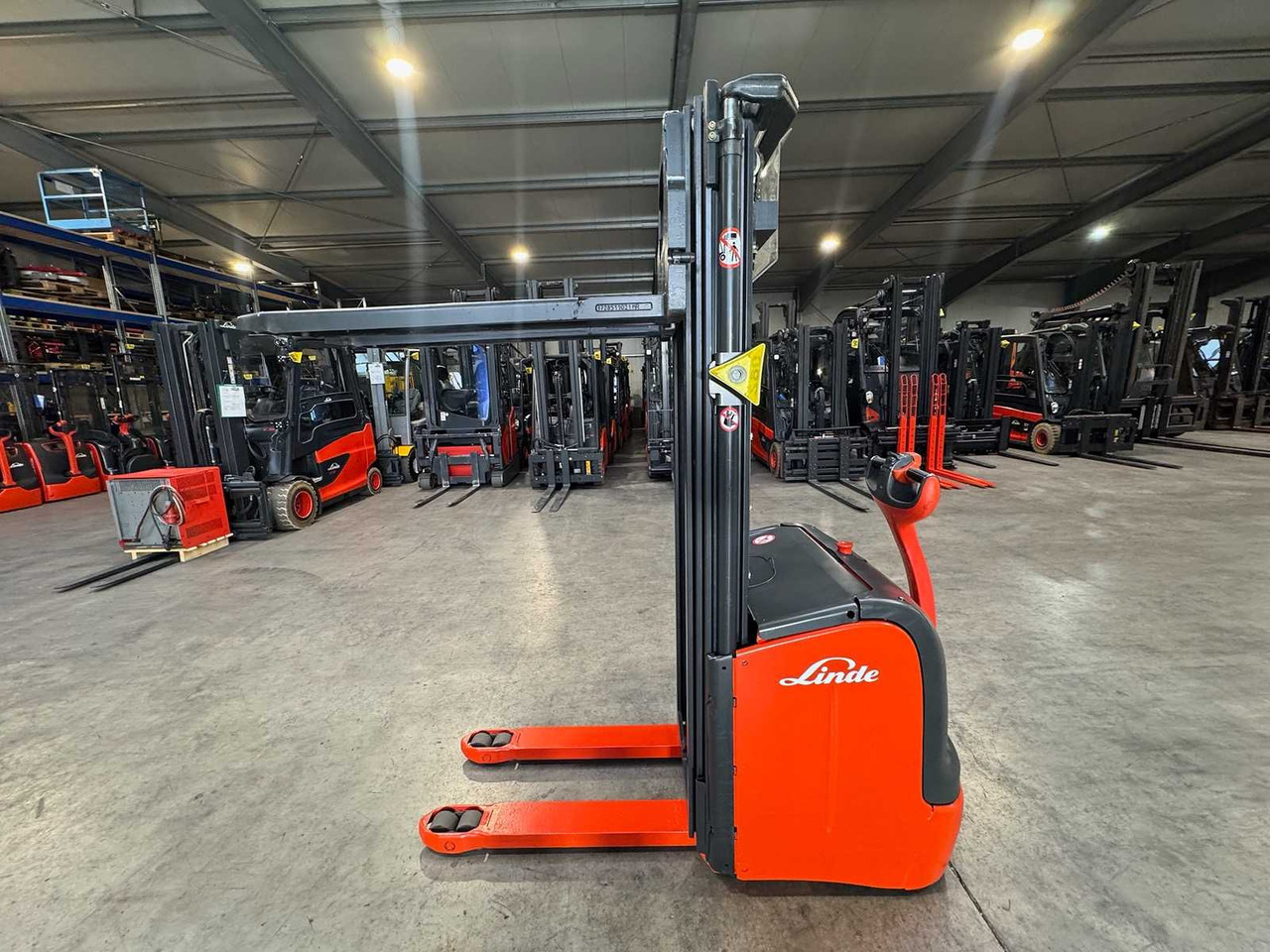 32/2019 SERVICE +UVV 10/2026 LINDE L14 TRIPLEX 470CM PALLET TRUCK ANT 1,983 HOURS - Carretilla elevadora: foto 1 32/2019 SERVICE +UVV 10/2026 LINDE L14 TRIPLEX 470CM PALLET TRUCK ANT 1,983 HOURS - Carretilla elevadora: foto 1