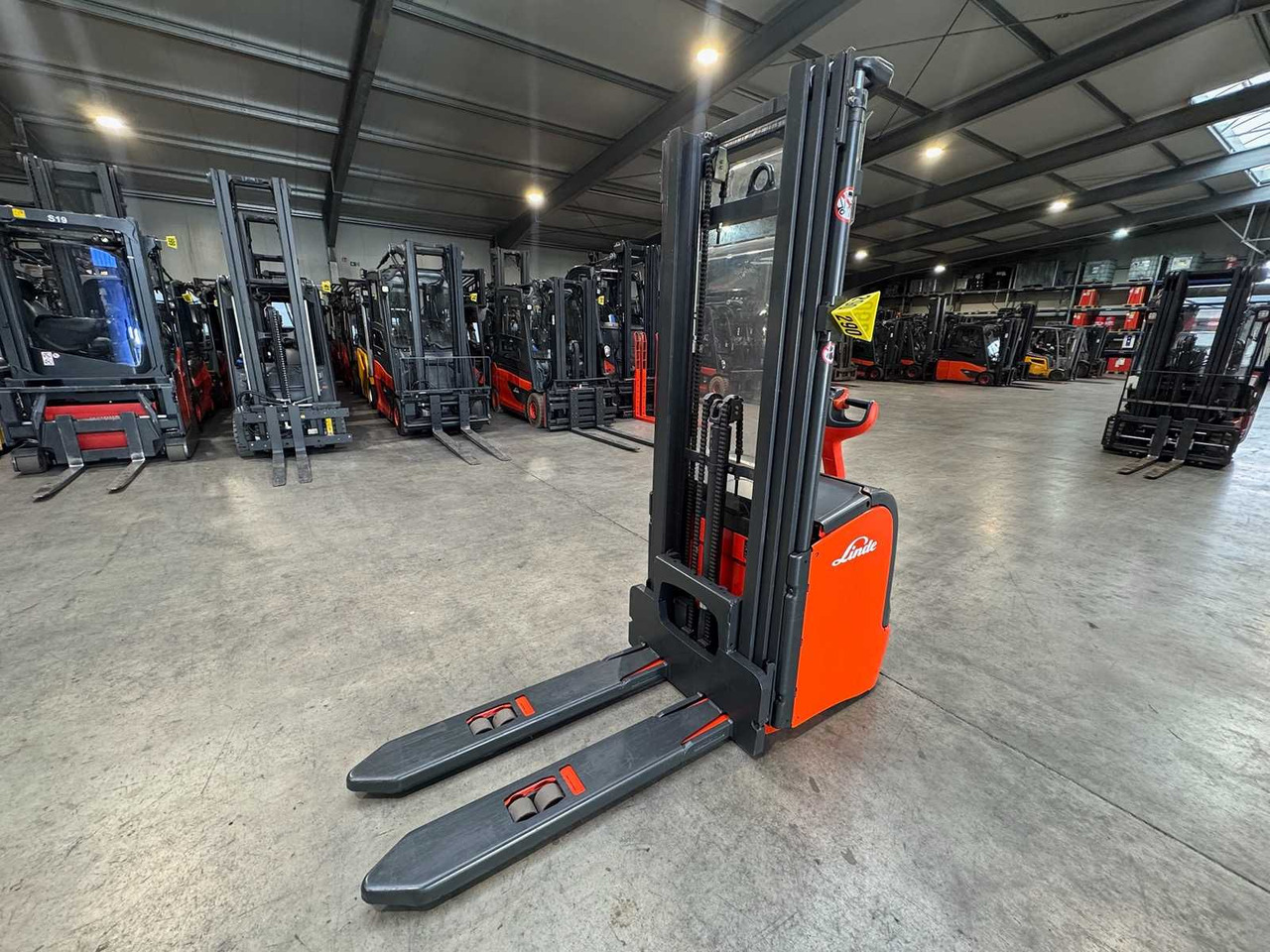 32/2019 SERVICE +UVV 10/2026 LINDE L14 TRIPLEX 470CM PALLET TRUCK ANT 1,983 HOURS - Carretilla elevadora: foto 3 32/2019 SERVICE +UVV 10/2026 LINDE L14 TRIPLEX 470CM PALLET TRUCK ANT 1,983 HOURS - Carretilla elevadora: foto 3