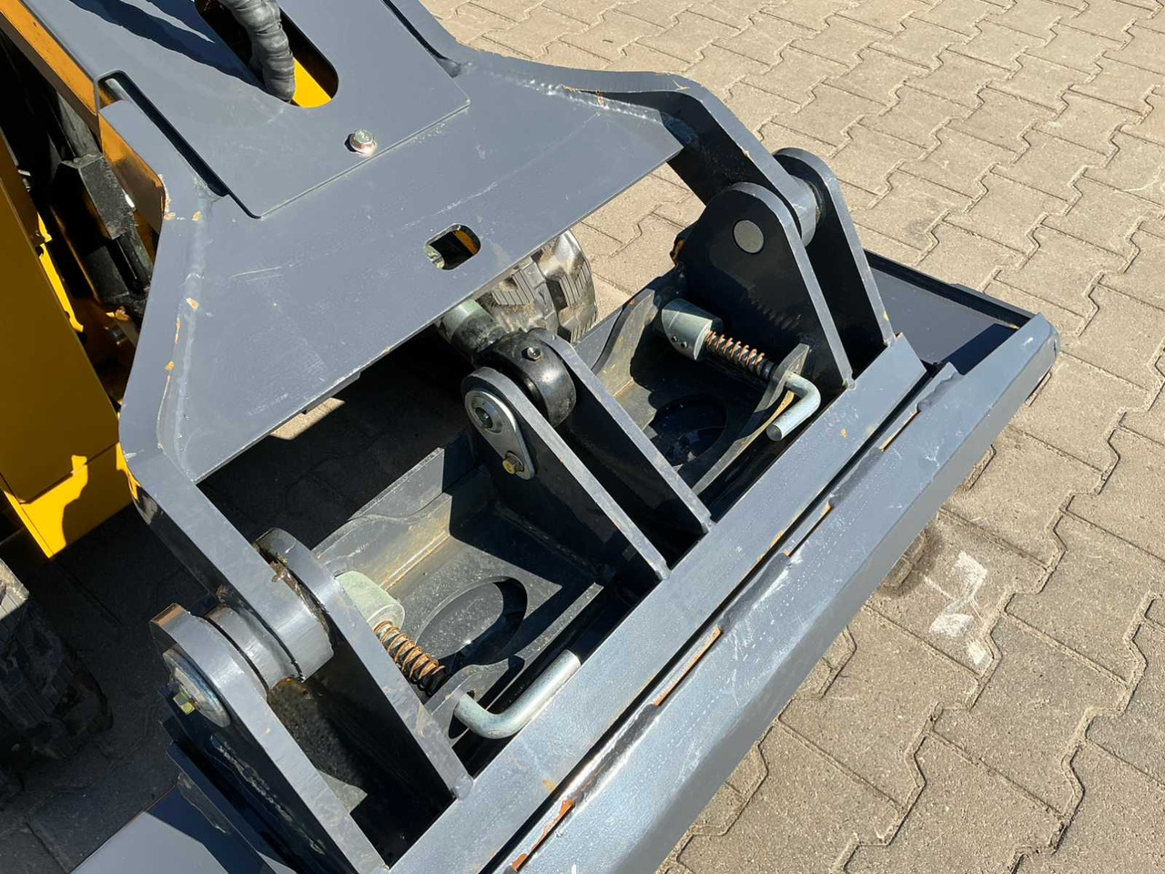 Minicargadora de cadenas BISON TEK BT360 MINI LOADER / TRACK SKID STEER LOADER: foto 24